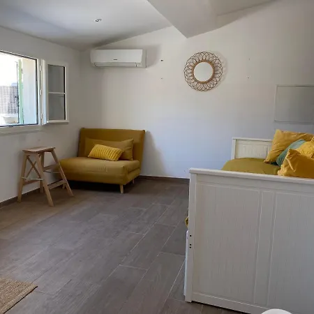 Cozy With Terrace - Old Town Ницца